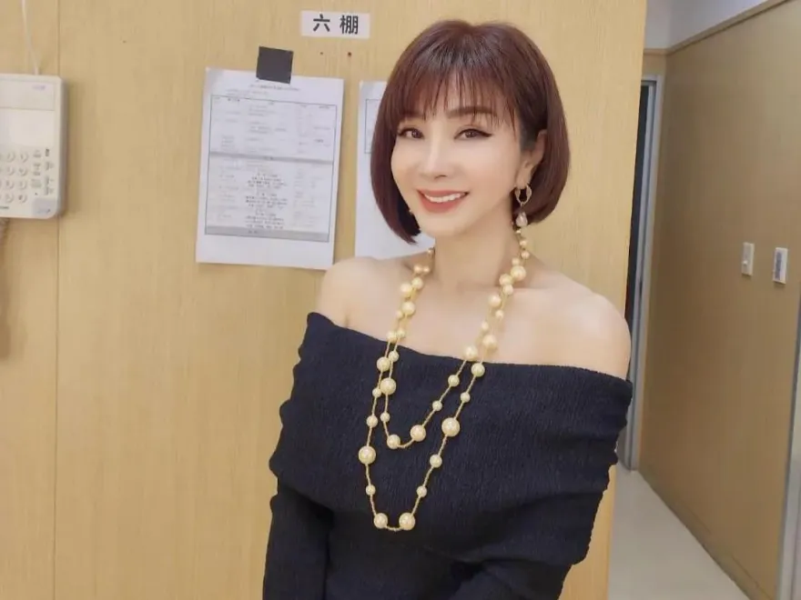 無血緣姐妹情延續50年！陳美鳳突曬2盒蘋果照　親揭「坎坷身世」吐養女辛酸