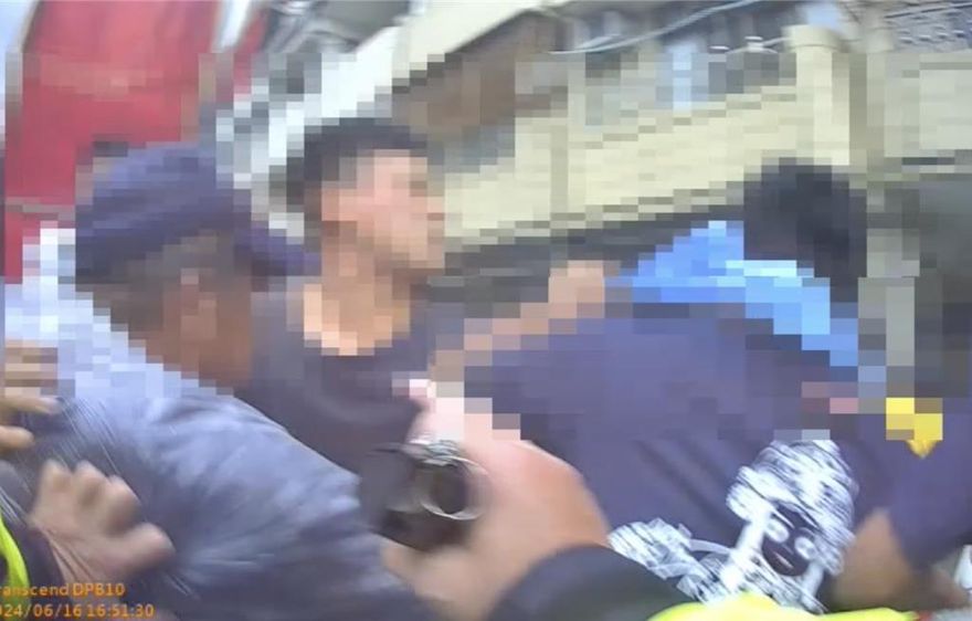凡宮廟活動必有衝突？埔里祈安遶境活動全武行　2陣頭黃藍兩派開打