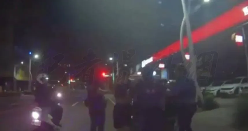 影/吸毒讓人瘋癲！左營男街頭揮舞「53km長鋸」駕車逃　警連開3槍制伏