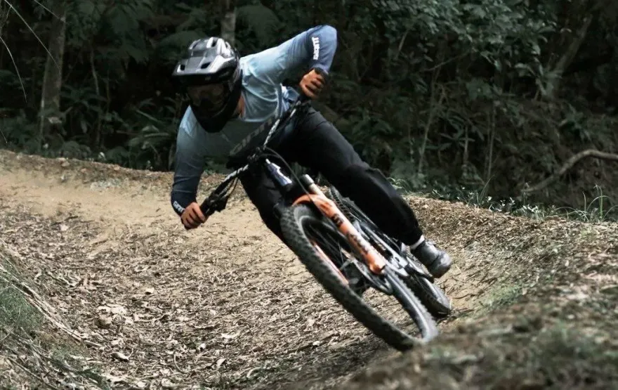 車神江勝山打造舞台！阿丹盃22日登場　柯有倫暖身撞樹差點滑下山