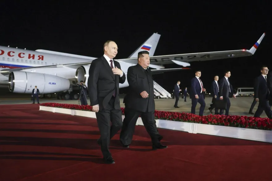 普丁時隔24年再訪北韓　金正恩親赴機場迎接