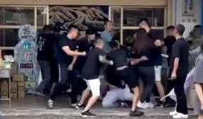 影/嫌「禮數」不夠打起來！中壢告別式現場全武行　致哀被要求下跪釀衝突