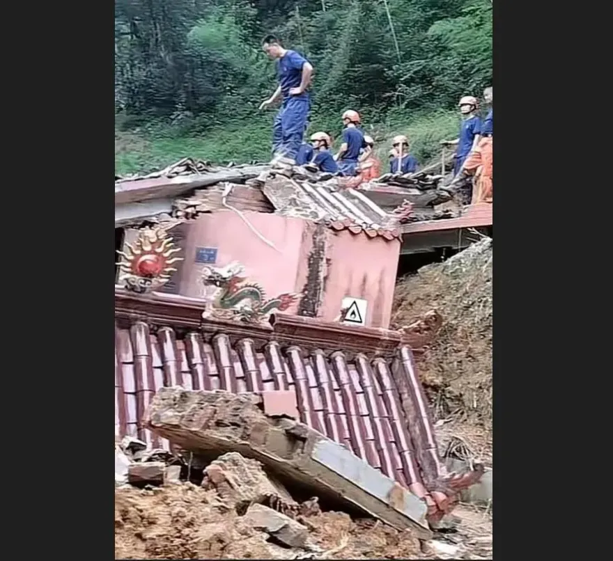 福建暴雨山崩壓垮百年古寺　一家六口「躲雨遇劫」活埋失聯