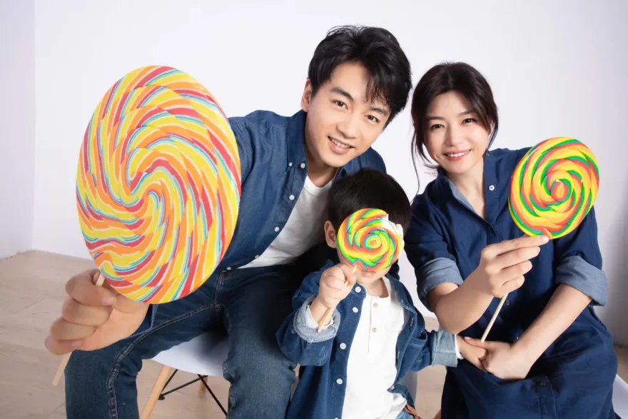 瘋傳2025年離婚陳曉！陳妍希又被拍獨自逛百貨　無名指戴婚戒曝感情現況