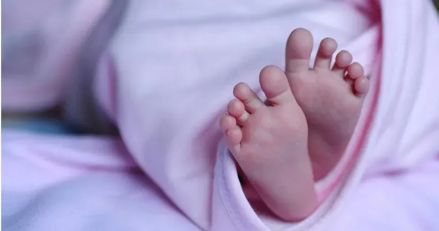 小孩膚色比較深！丈夫控妻「亂倫岳父」逼驗DNA　她崩潰喊離婚：你才搞外遇