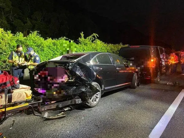 快訊/10人輕重傷送醫！國1南下78.5K湖口段「8車追撞」　深夜紫爆全線