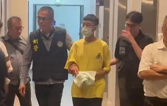 快訊/聲請提審遭駁回！孫安佐經紀人遭移送北檢　「一路喊冤」被壓進警車內