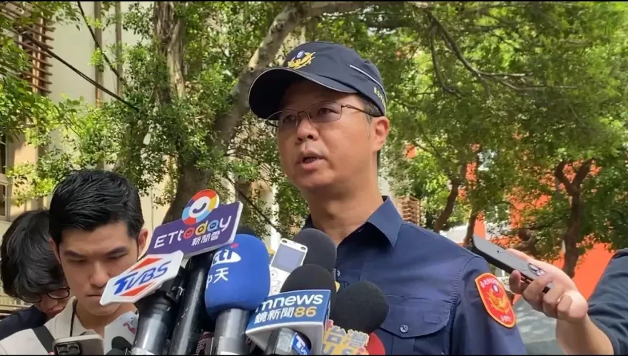 影/621立院外青鳥、藍鷹拼場　500警力維安架柵欄區隔