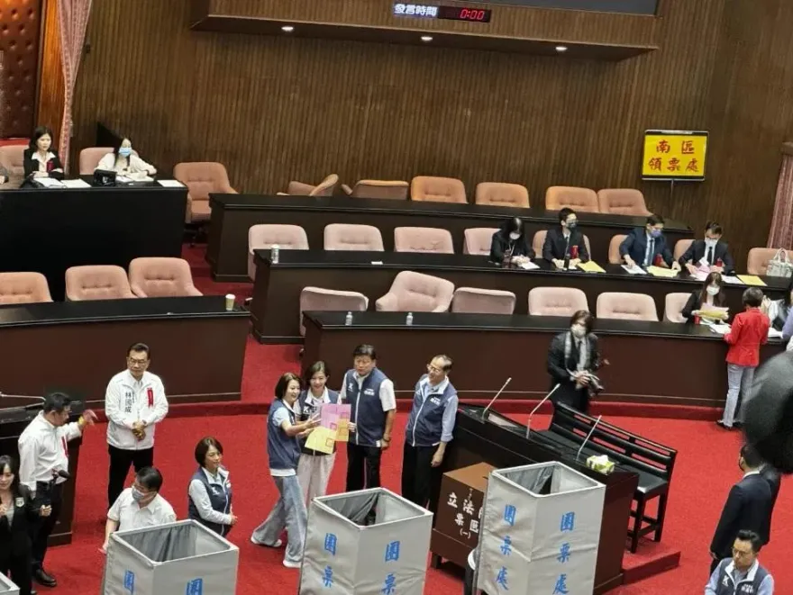 國會改革覆議案被否決　沈政男諷青鳥「獨裁心態」：還要怎麼飛？