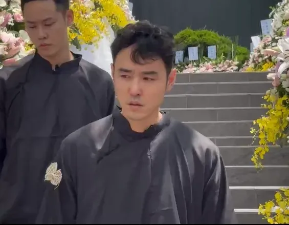 快訊/現身媽媽靈堂！阮經天「雙眼通紅、含淚」難掩憔悴　低調回：謝謝大家