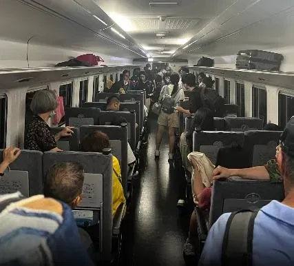快訊/重大意外！花蓮土石墜落砸台鐵列車　目前傷亡人數不明