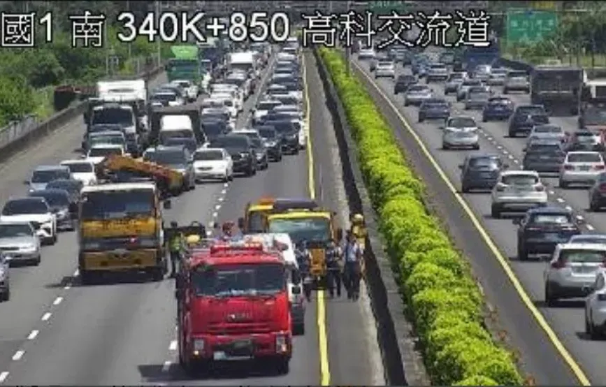 快訊/國1南下高科路段「3車追撞」！一度回堵5km　慘變「大型停車場」