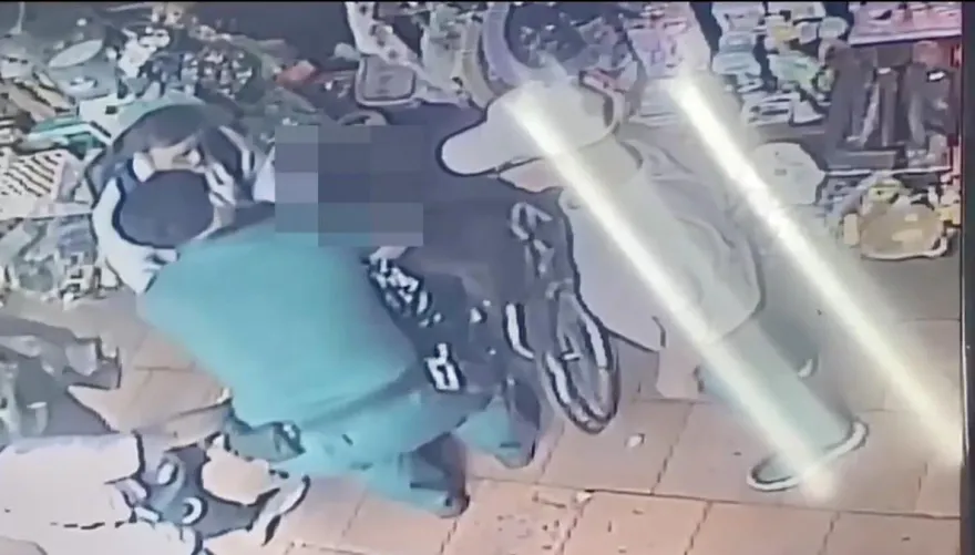 影/6旬婦遊三峽吃金牛角哽喉險窒息　員警哈姆立克法救她一命
