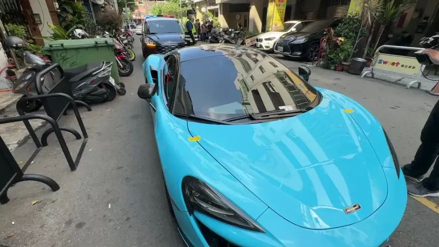 快訊/千萬麥拉倫丟路邊！38歲餐酒館大亨找到了　錯愕回：警叫我不能移