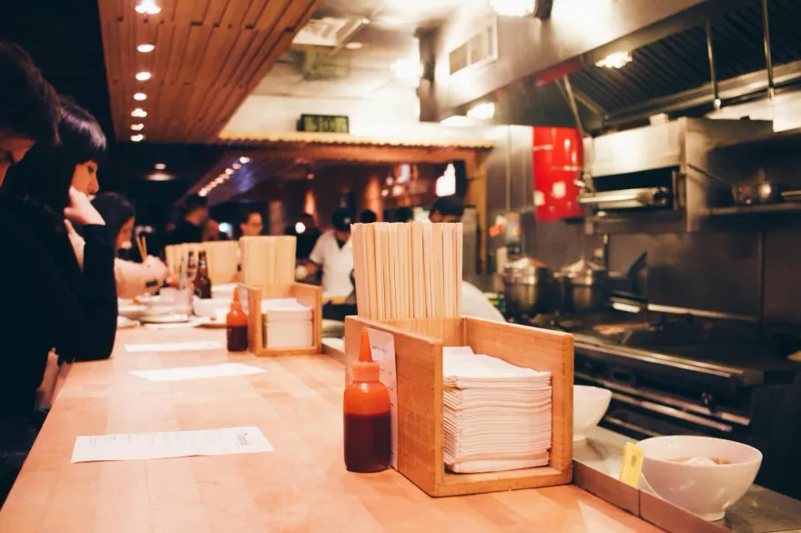 日本拉麵店「台灣客排隊解壓縮」遭店員制止　看中文菜單多30元