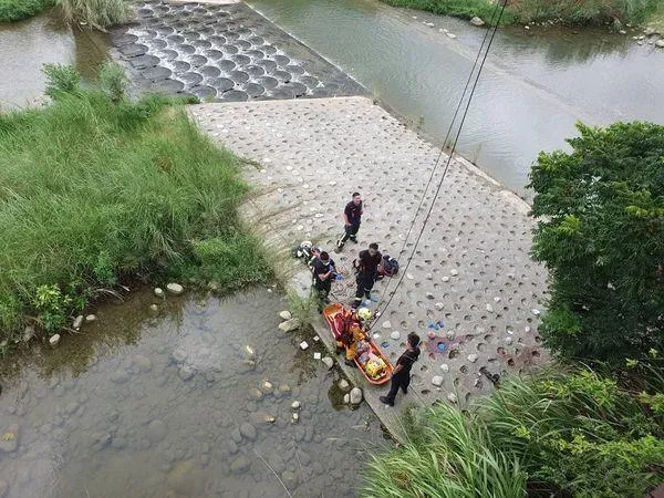 快訊/台中大坑山區驚傳7旬翁墜橋！「頭部撕裂傷」倒10米深河道　送醫搶救不治
