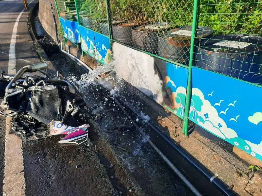 台3線一日2起自撞！機車過彎失控　2騎士噴飛送醫