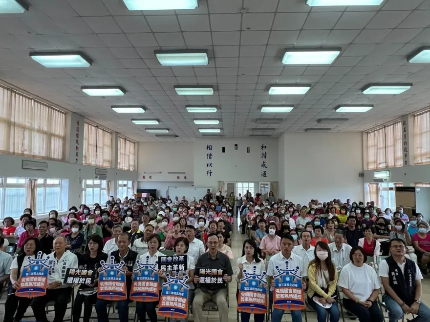 民進黨鐵票區起風了！國民黨國會改革宣講人潮擠爆　藍營女戰神感動吐真心話