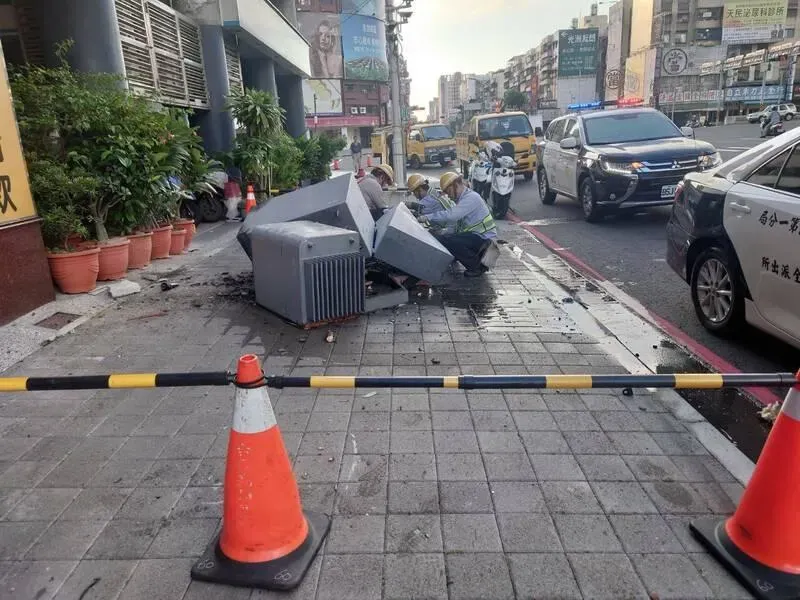 快訊/高雄三民區826戶大停電！　竟因「路邊變電箱」遭車輛撞上