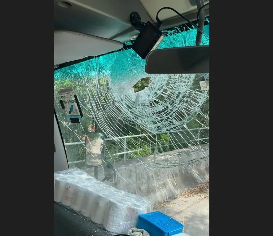 天外飛來巨石！砸入貨車擋風玻璃破大洞　司機險死「手狂抖」