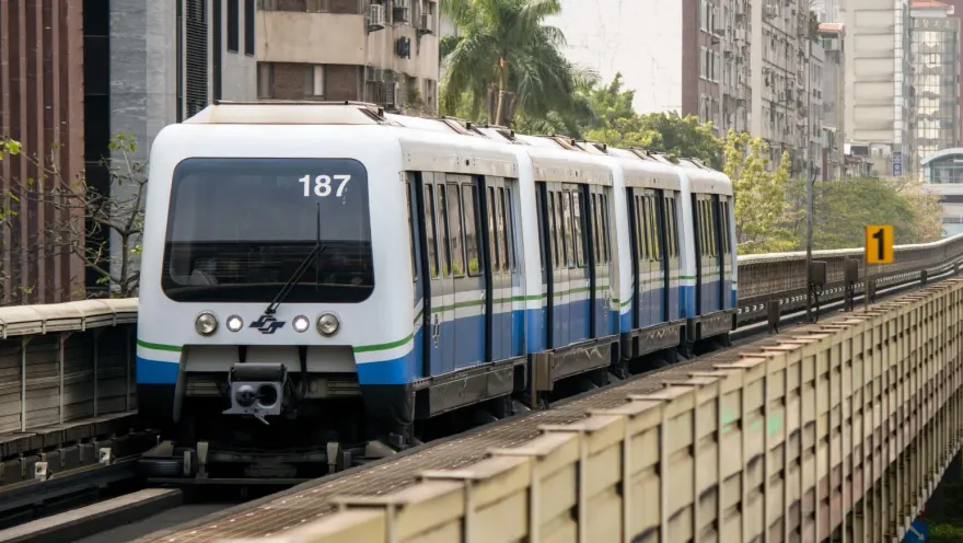 不斷更新/北捷文湖線今「15:30發末班車」！華信明國內線航班全取消