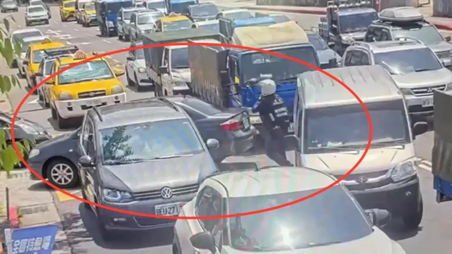 快訊/北市內湖詐騙車手拒捕開車衝撞　警攔截圍捕開2槍仍逃逸
