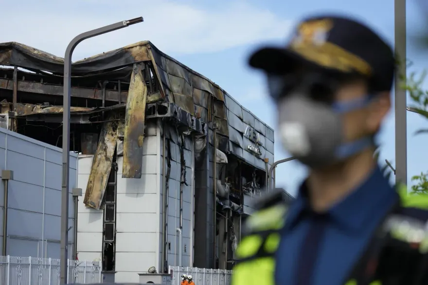 南韓電池工廠大火23死究責！「2天前曾起火」知情不報　公司代表鞠躬道歉