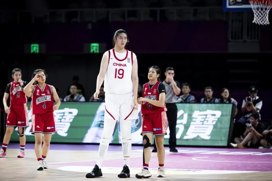 影/兩戰爆砍55分20籃板！「女姚明」228公分太狂　美媒看好：2027年進WNBA