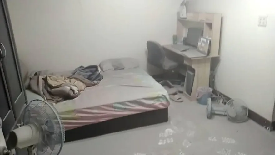 疑充電不慎惹禍！安平大樓火警「地板燒出大洞」濃煙狂竄　2女嗆傷急送醫