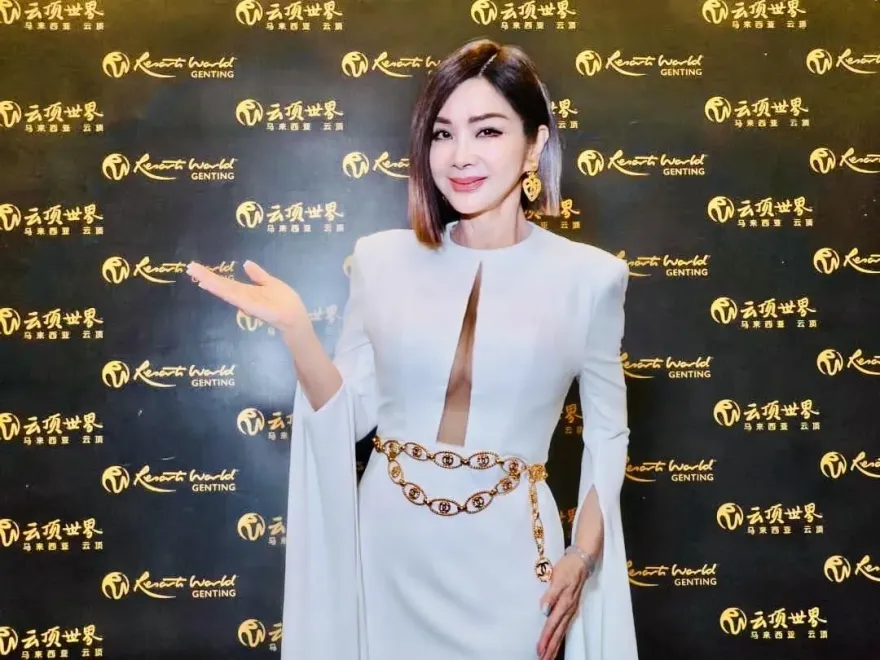 陳美鳳為個唱砸6位數治裝　胸前深V開岔炸到肚臍超火辣
