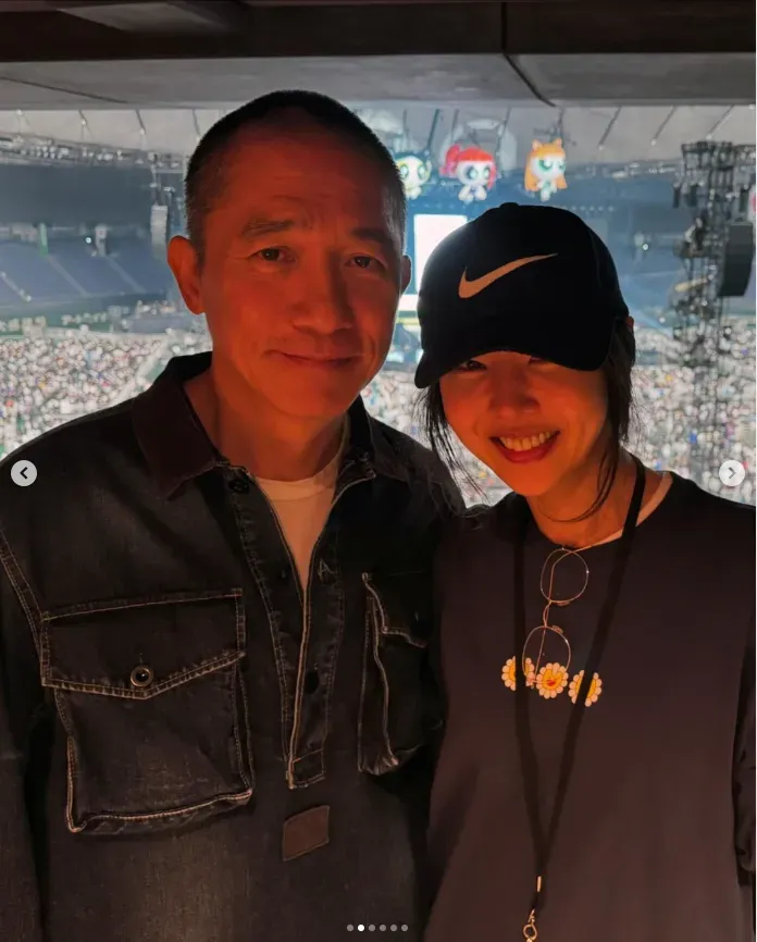 62歲生日瘋追星？梁朝偉現身NewJeans東蛋演唱會　閔熙珍嗨曬與3大咖合照