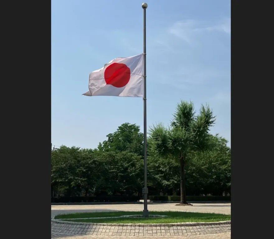 陸校車女工救日母子遭刺身亡　日駐陸使館降半旗致哀