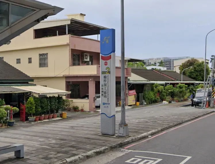 快訊/高捷楠梓科技園區站驚傳男子隨機傷人　機警保全壓制後強制送醫