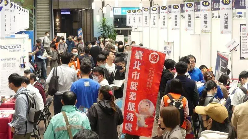 找工作看過來！服務業1職缺月薪「上看8.7萬」　北市徵才逾2000人