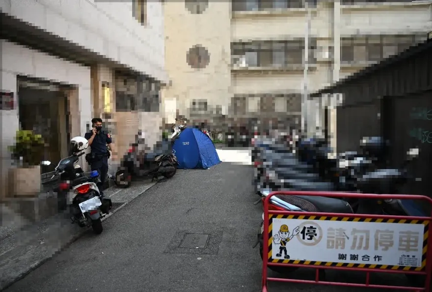 台中男趴在機車上！民眾關心他回「休息一下」　2小時後魂斷街頭