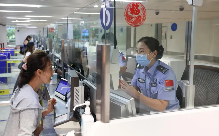 陸國安新規上路！明確前提對象可查旅客手機　陸委會：建議評估赴陸必要性