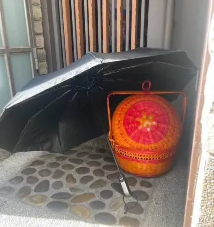欠錢害祖厝遭法拍！2不肖女「祖先牌位」丟大哥家門　稱「不關我的事」
