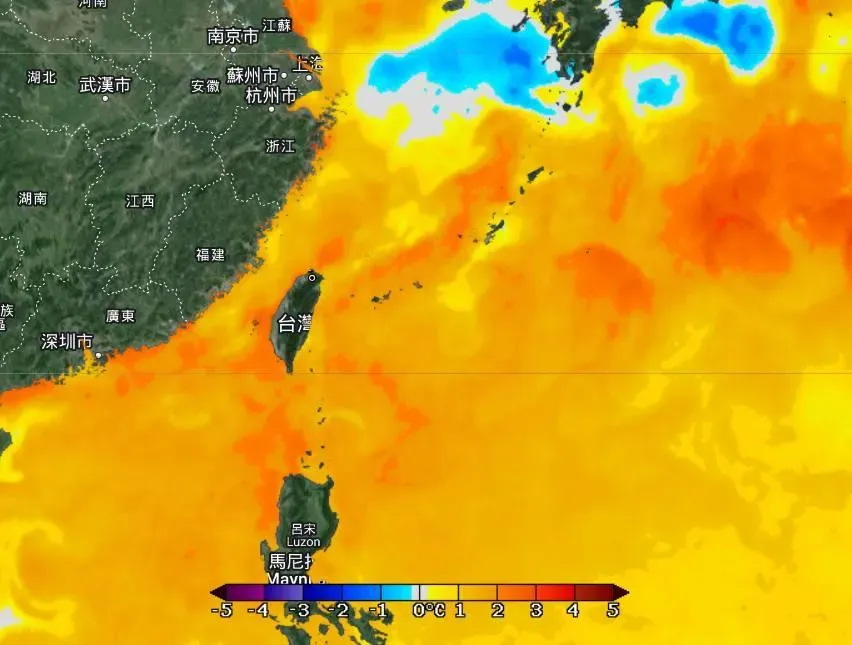 台灣周邊海溫燙翻了！比氣候值高2~3度　鄭明典曝1圖：海風調節失靈