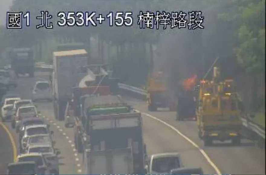 快訊/國1北上楠梓岡山段驚傳火燒車　車流回堵逾5公里