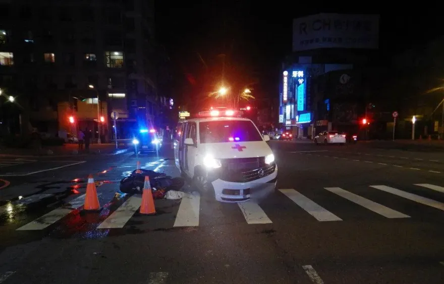 救護車撞死男大生！遭爆「鳴笛不符規定」 　衛生局開罰6萬