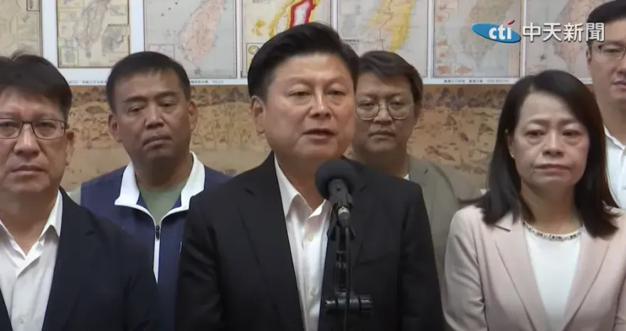 影/藍綠《選罷法》爆口角衝突！傅崐萁怒嗆劉世芳：民進黨有尊重立院嗎