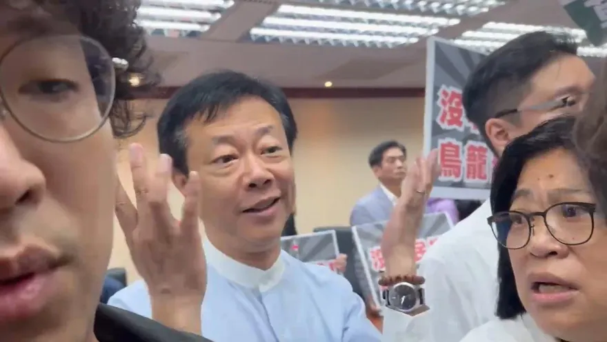 張宏陸喊解散國會重來　陳冠安揪問政數據：他排名107最該罷