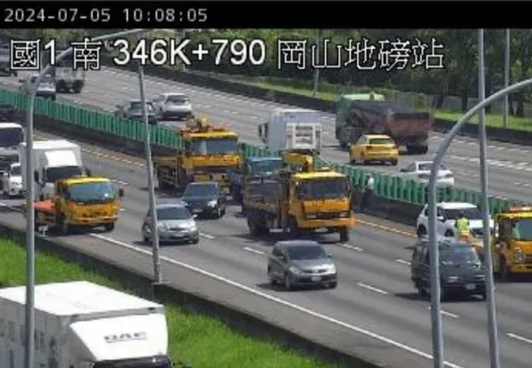 快訊/國1岡山地磅站「4車追撞」！占用中線、內線車道　 回堵6km塞爆