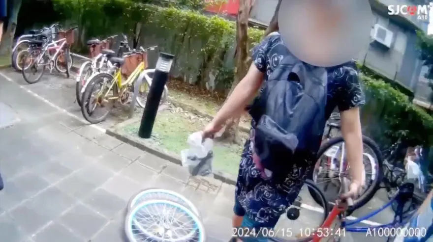 影/自行車壞了偷路邊車輛零件拆換　竊嫌下手遭警人贓俱獲活逮