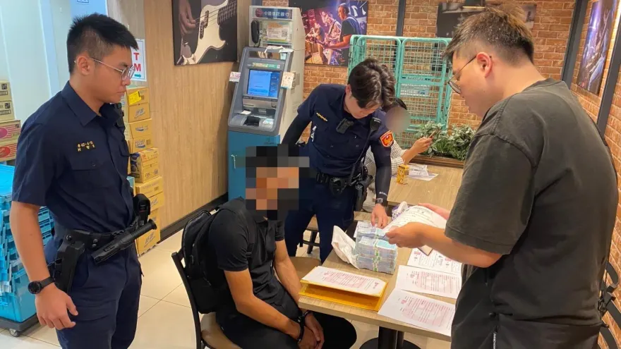 新北女加投資群組慘噴百萬　警通知才知遭詐配合演出活逮車手