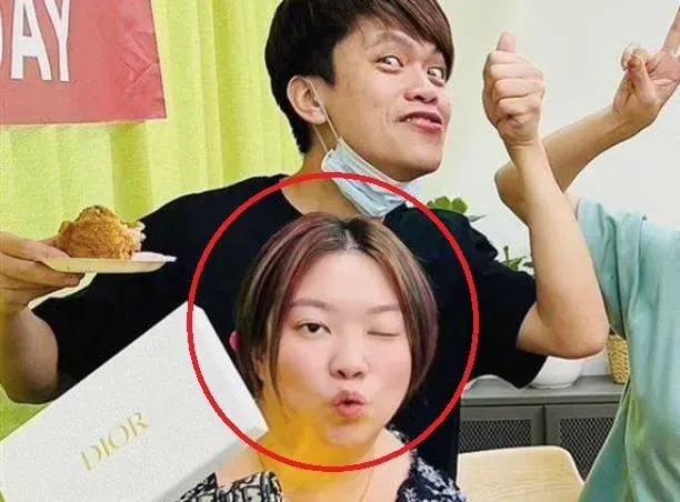 蔡阿嘎親上火線曝資深員工蘿拉真面目　AB合約、私吞8位數款項...罪狀超多