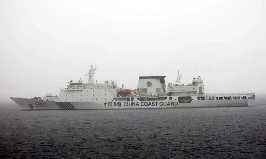意圖威嚇！中菲南海磋商完...陸「怪獸級」海警船停泊專屬經濟區