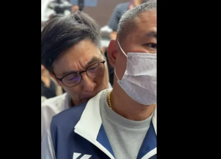 影/鍾佳濱跟黃捷獨處後又親男立委　丁學忠無奈吐心聲：好了！！