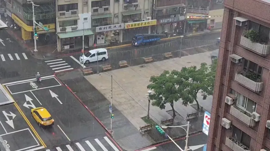 中南部明日防雨彈！「彰化以南」清晨雨最大　下周不排除有熱帶系統生成