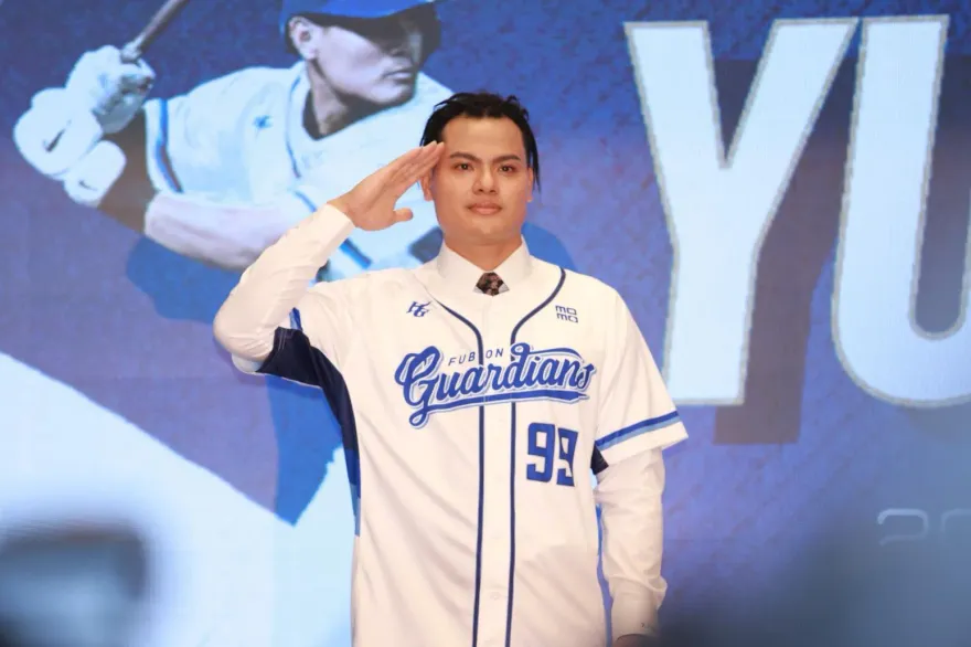 快訊/「國防部長」加盟富邦！張育成披上99號球衣　3.5年合約總值9250萬破紀錄